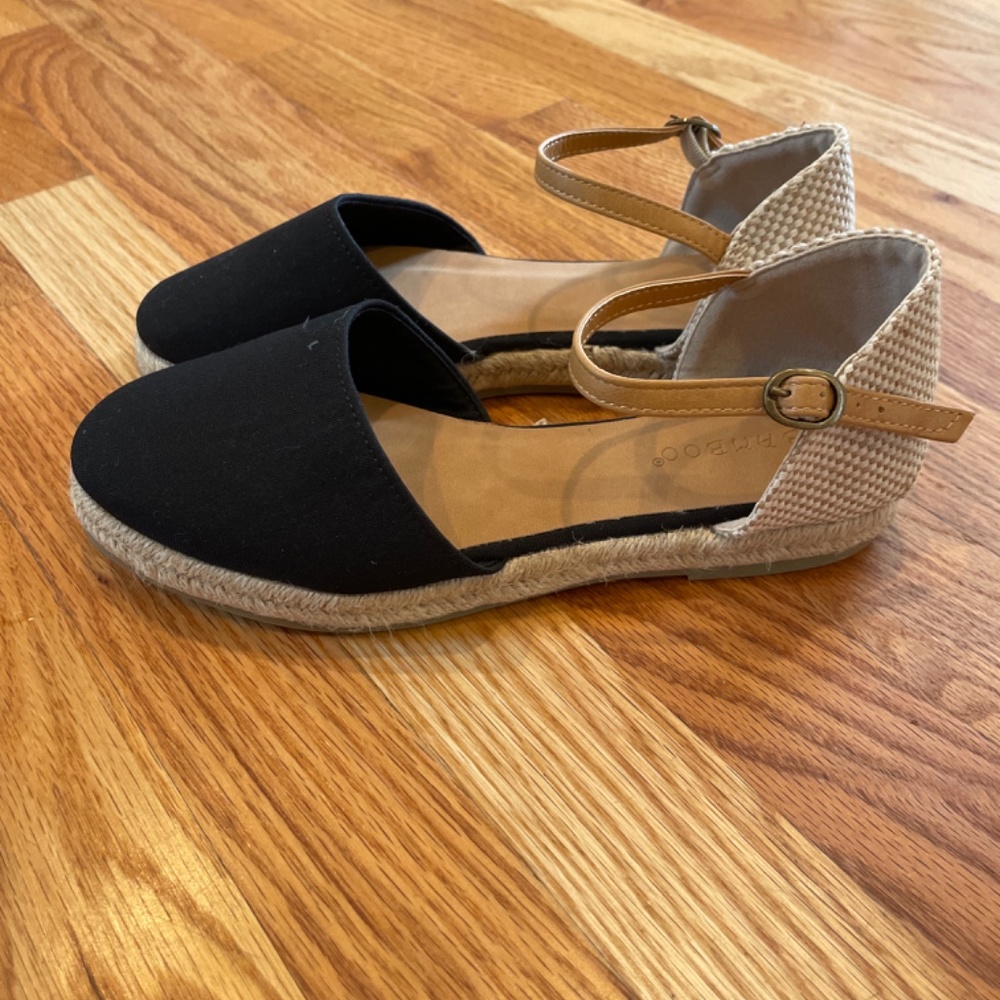Sandals - Picture 2 of 4